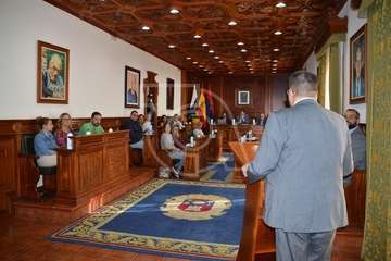 Telde guarda un minuto de silencio por las víctimas de violencia de género y aprueba dos manifiestos (Foto TA Y Francisco Javier Santana)